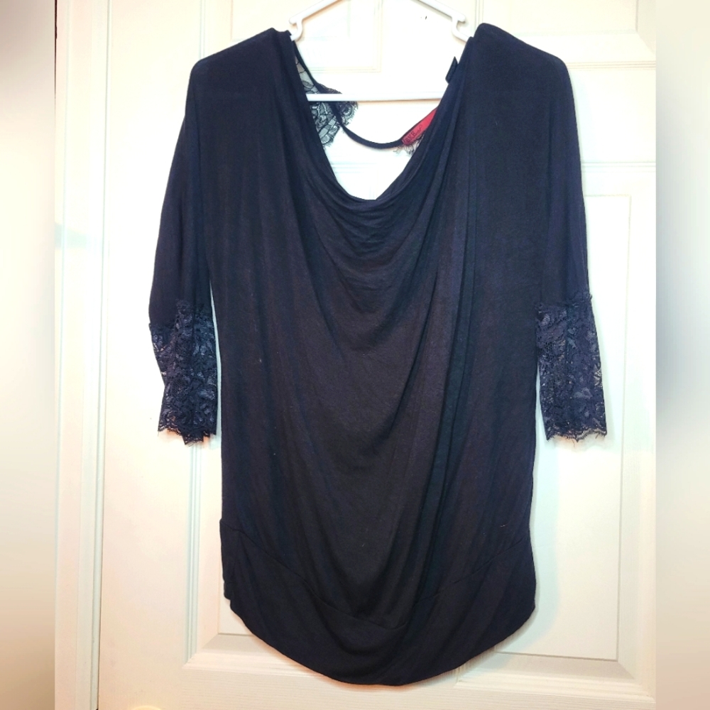 BKEred Black backless top